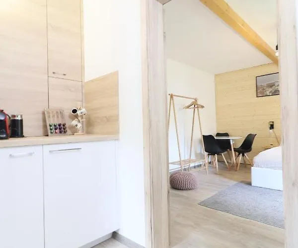 Adel Kwatera prywatna *